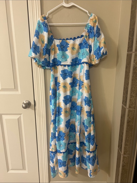 entro Dresses & Skirts - Blue Floral Puff-Sleeve Midi Dress